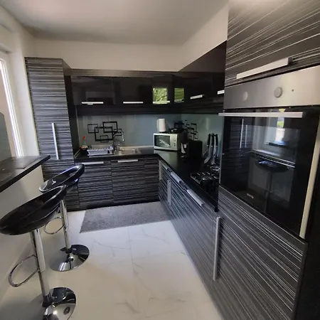 Lena Exclusive Lejlighed